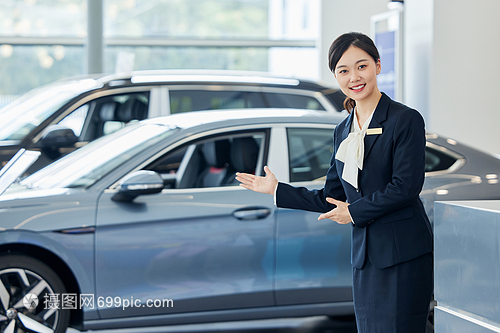 塑造專業與親和力并存的女性汽車銷售導購員形象